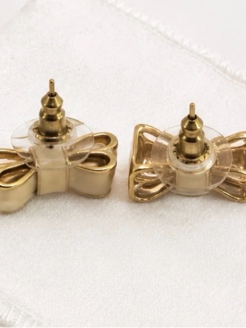 Kate Spade Take A Bow Cream Enamel Gold Bow Stud Earrings Feminine Classic